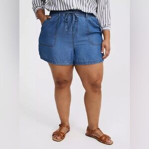 NWT TORRID High-Rise Pull-On Lightweight Denim Short